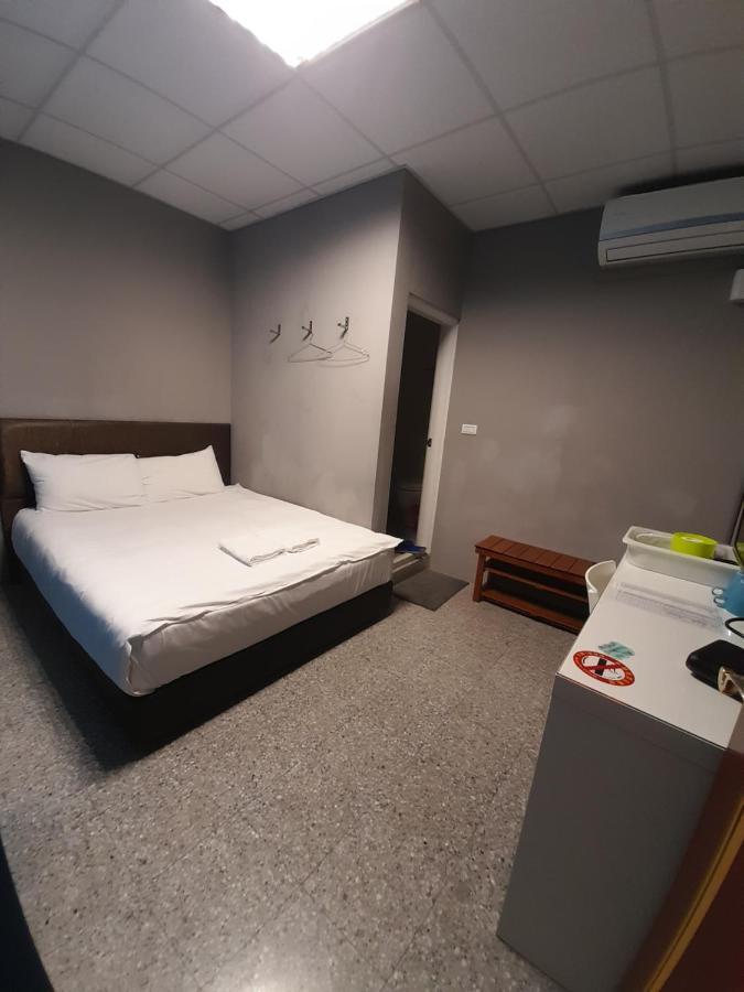Zhu Feng Hotel Zhunan Экстерьер фото