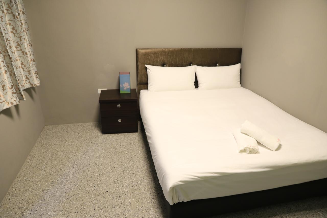 Zhu Feng Hotel Zhunan Экстерьер фото